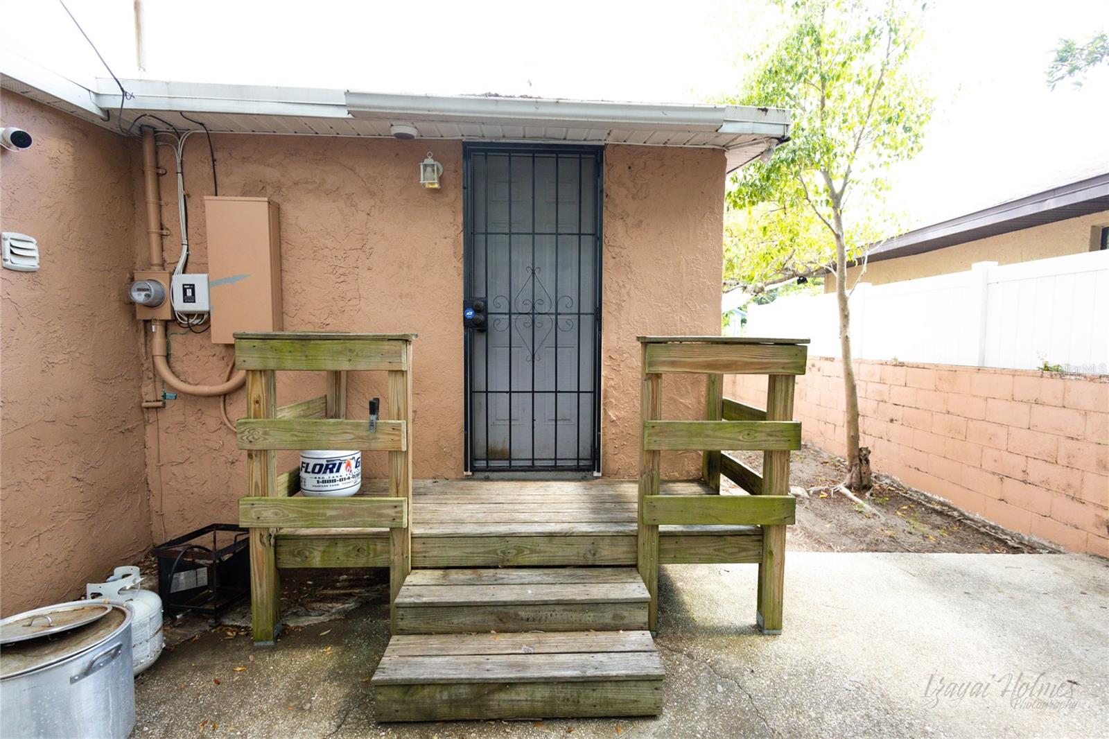 1132 Carlton St Property Photo 7