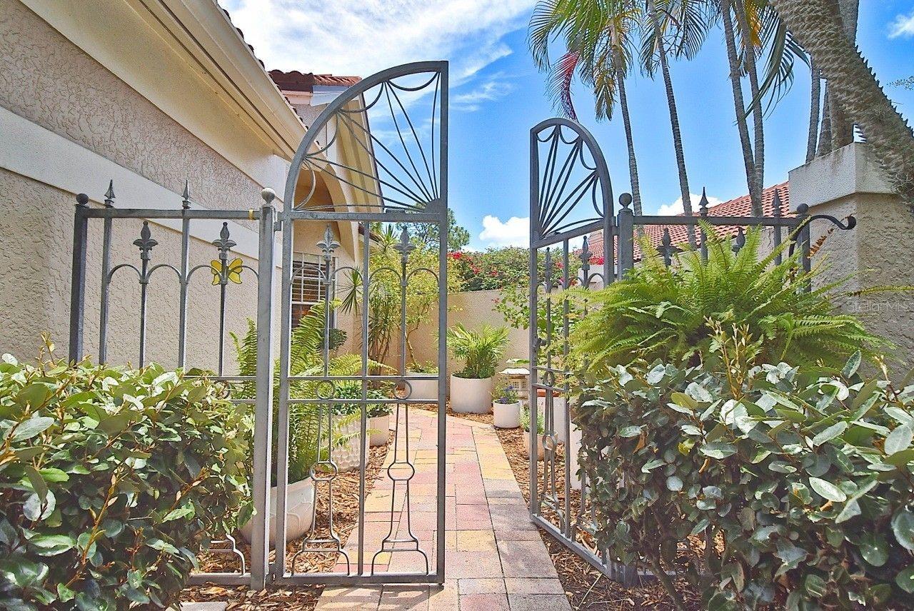3890 Lyndhurst Ct Property Photo 2
