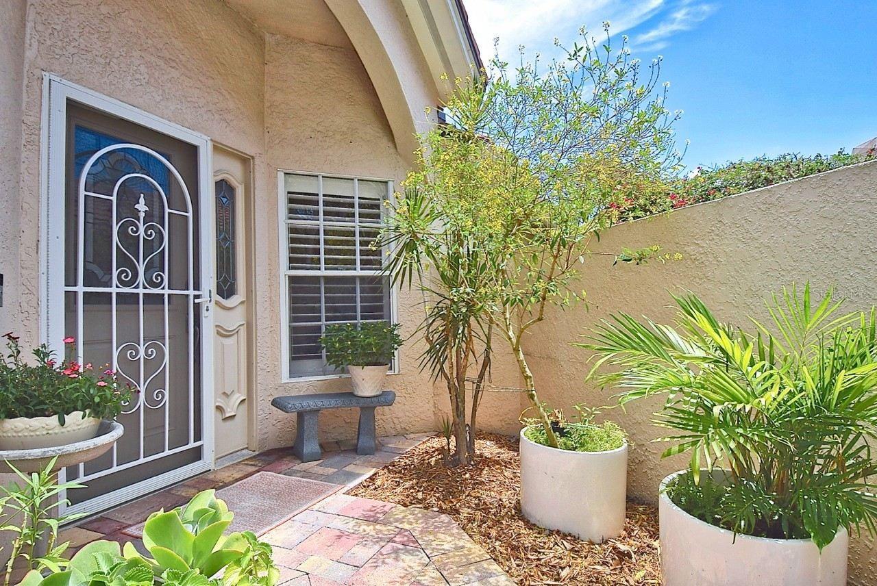 3890 Lyndhurst Ct Property Photo 3