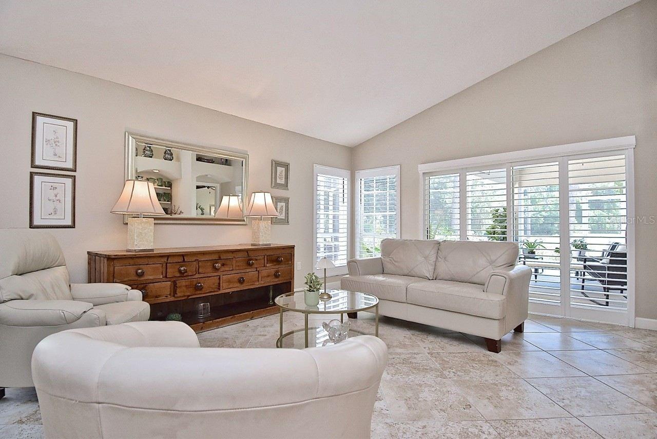 3890 Lyndhurst Ct Property Photo 4