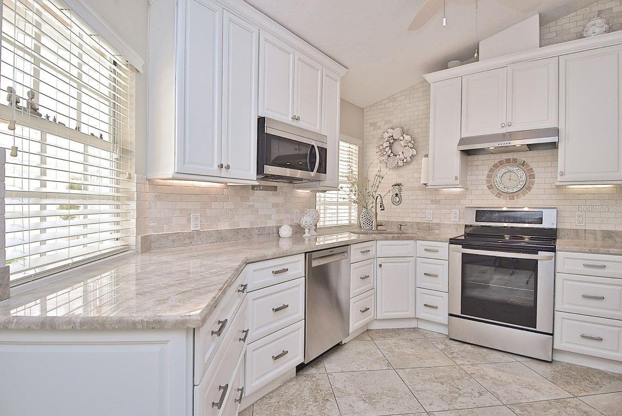 3890 Lyndhurst Ct Property Photo 12