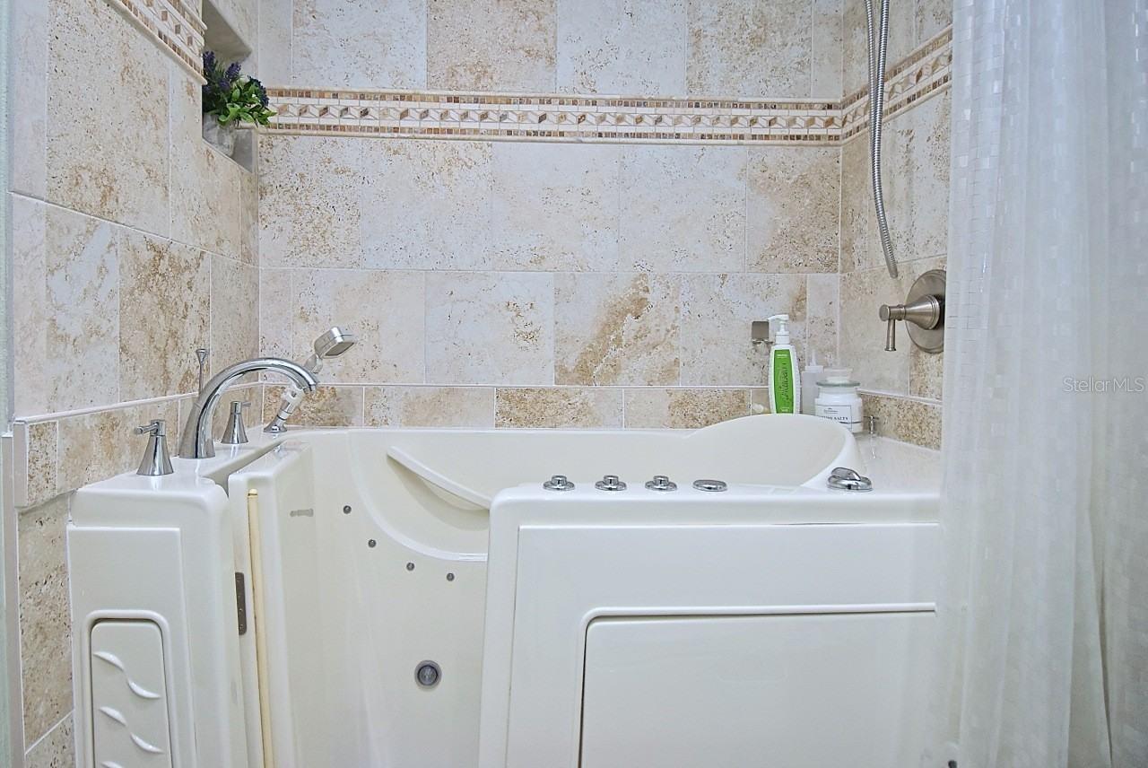 3890 Lyndhurst Ct Property Photo 27