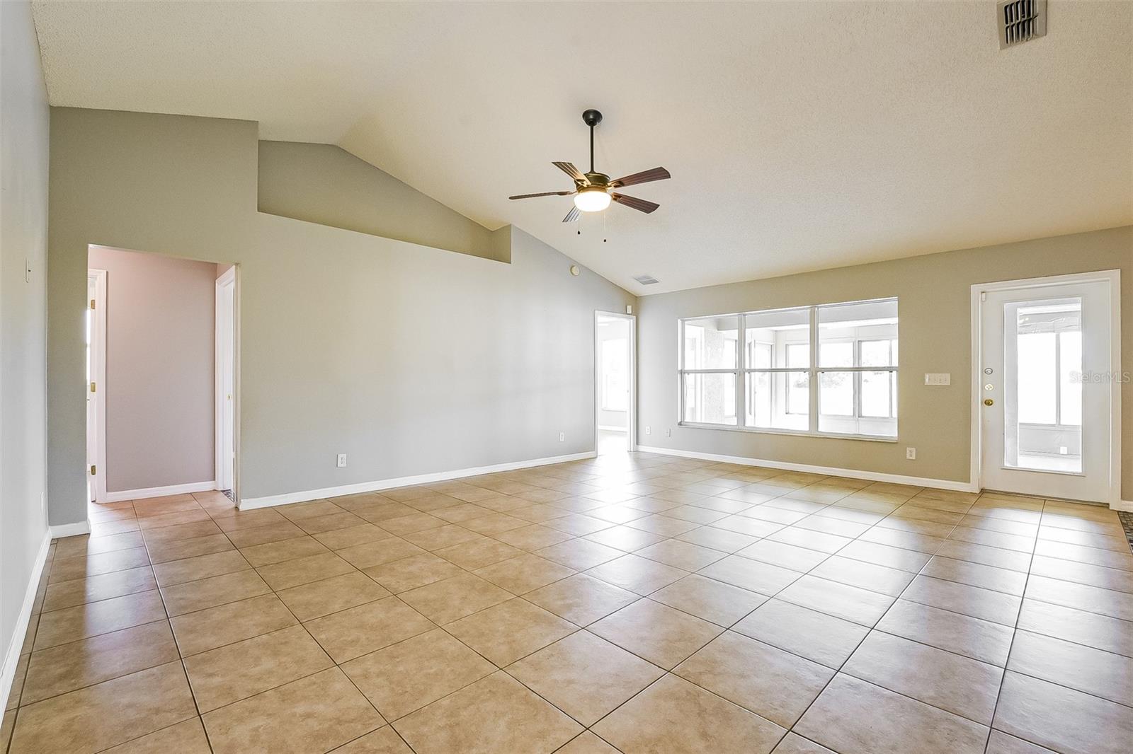 2091 Fawn Meadow Cir Property Photo 4