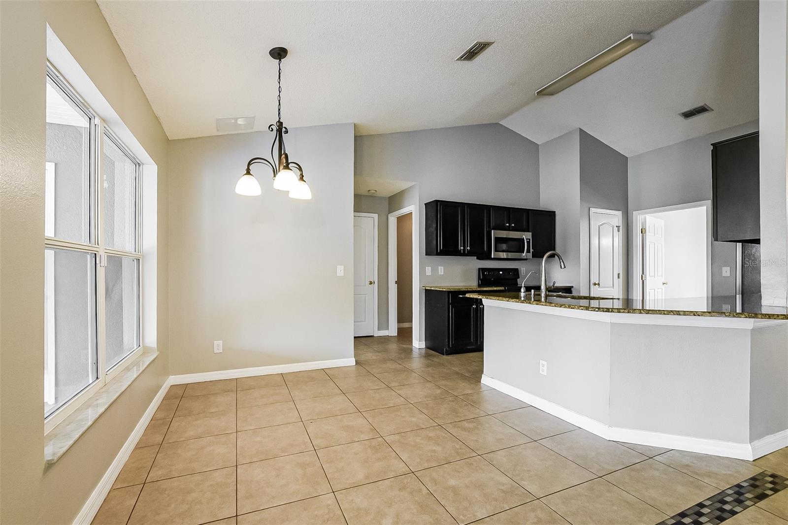 2091 Fawn Meadow Cir Property Photo 8