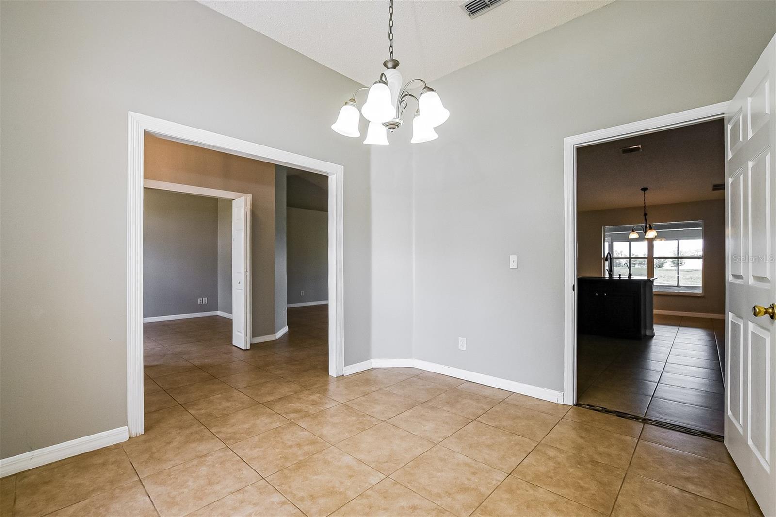 2091 Fawn Meadow Cir Property Photo 10