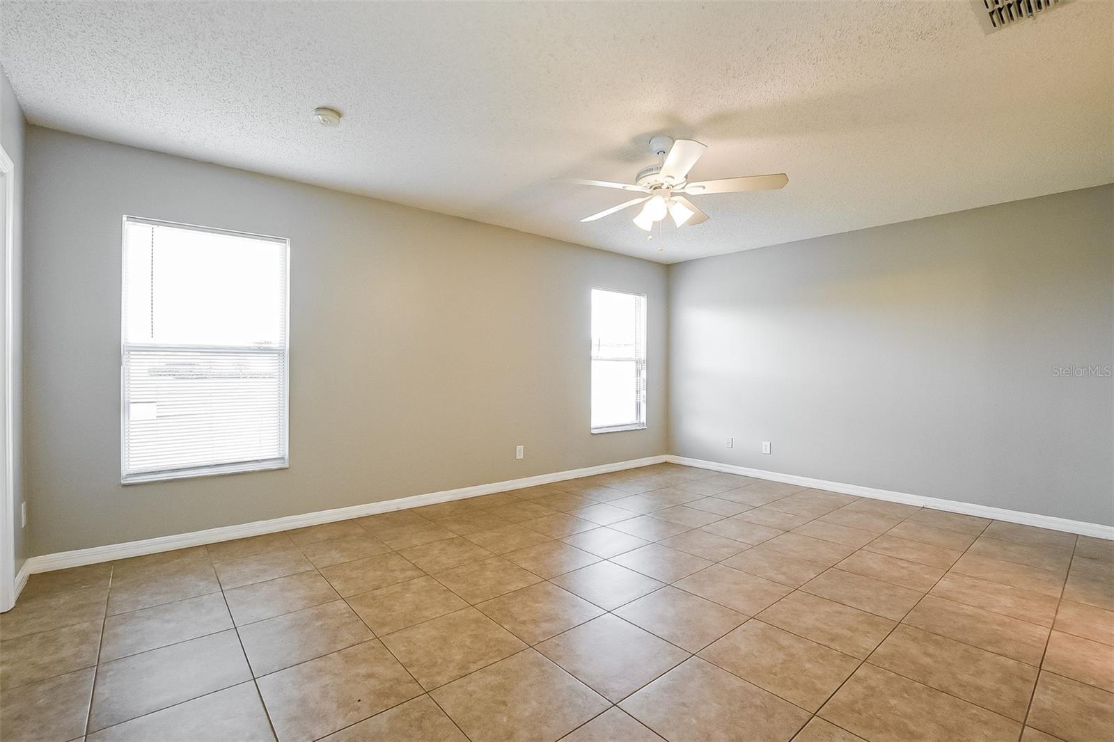 2091 Fawn Meadow Cir Property Photo 16