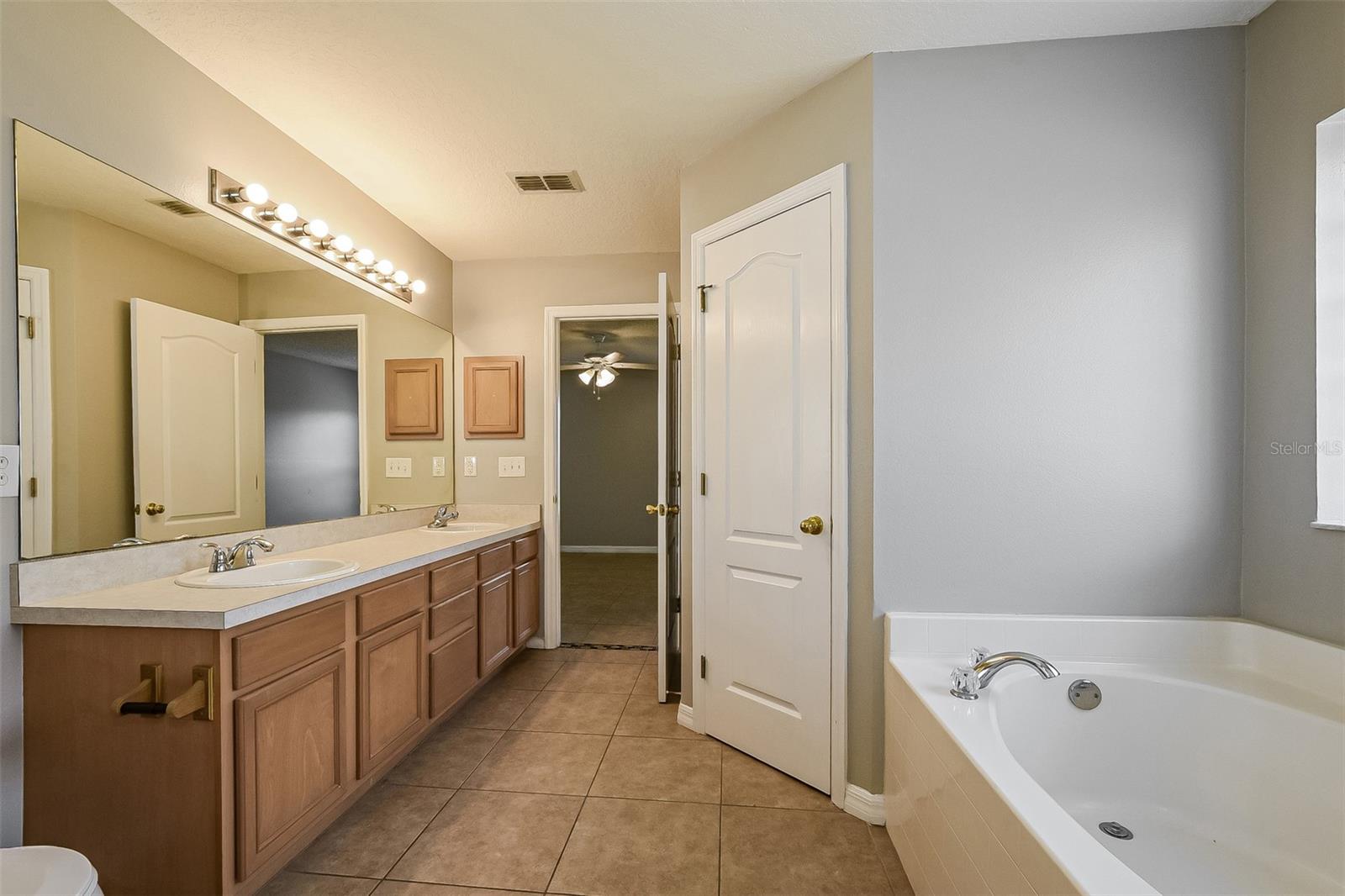 2091 Fawn Meadow Cir Property Photo 19