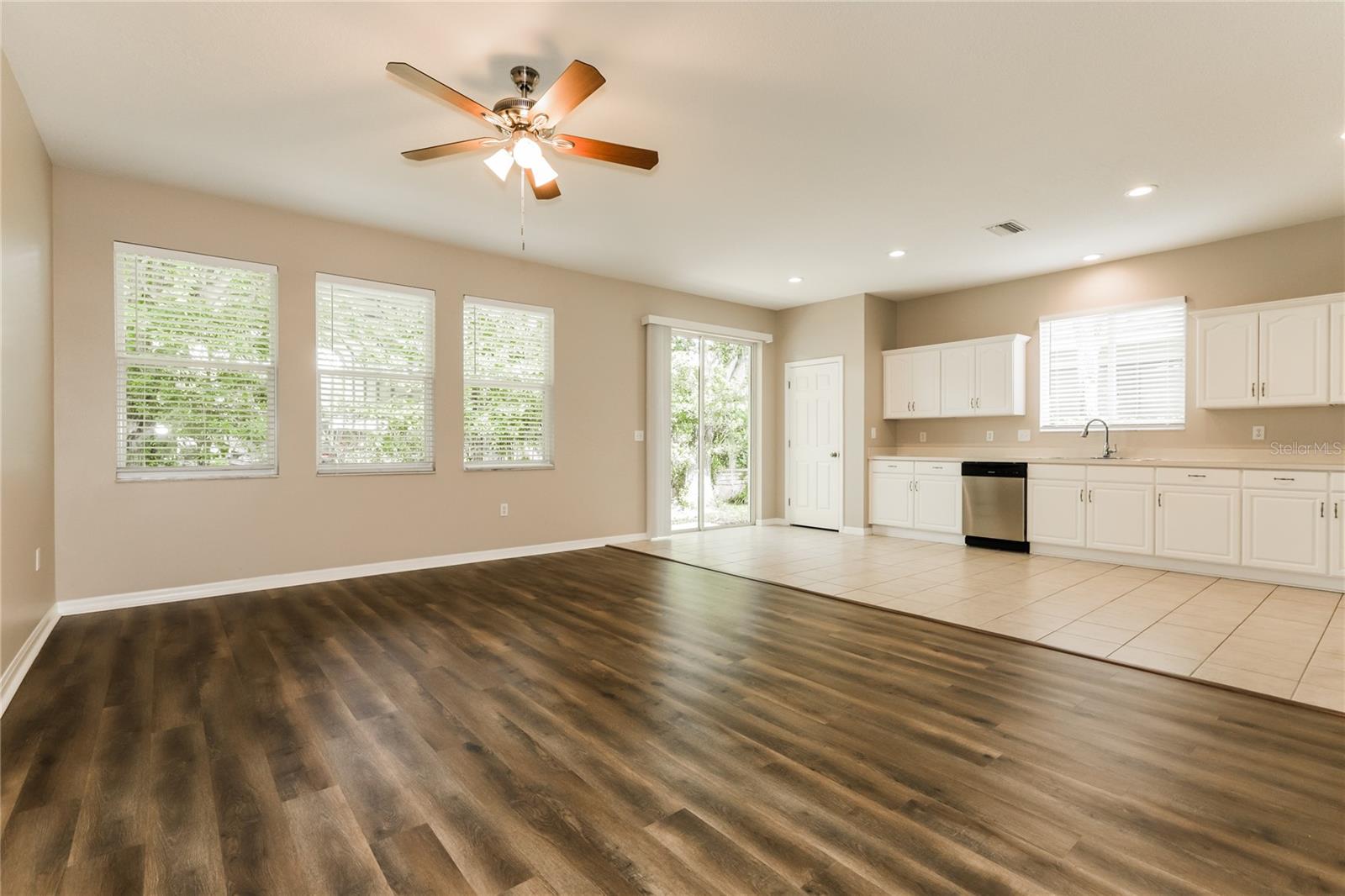 1035 Clearpointe Way Property Photo 5