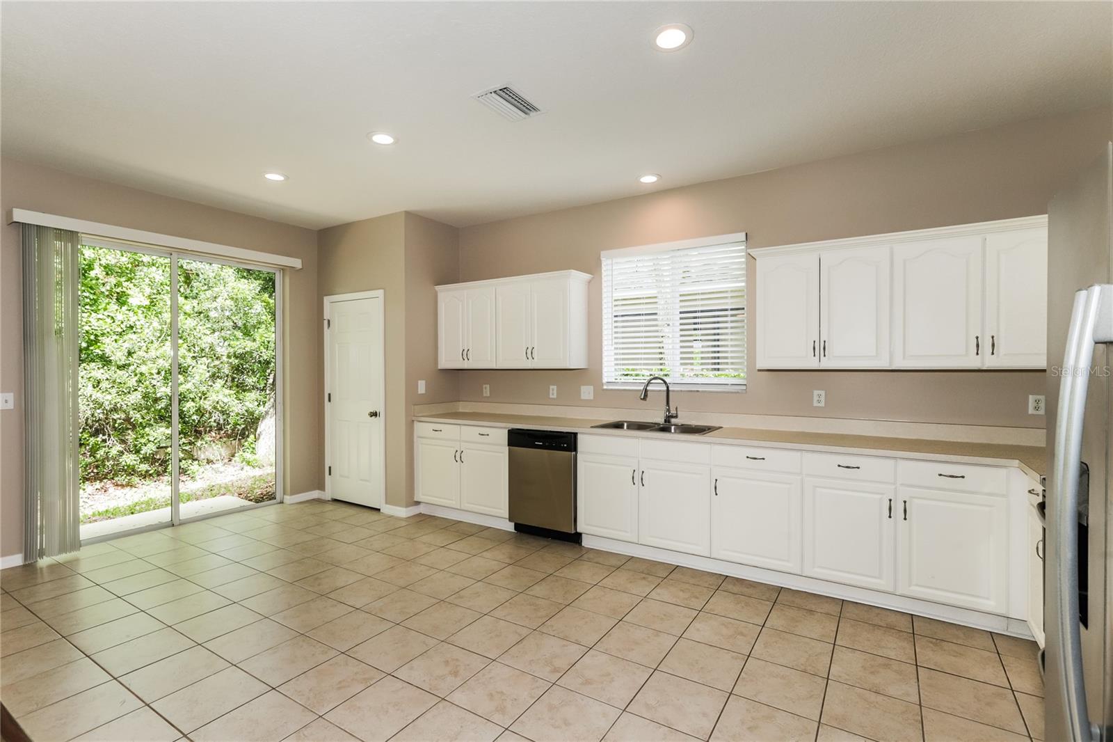 1035 Clearpointe Way Property Photo 6