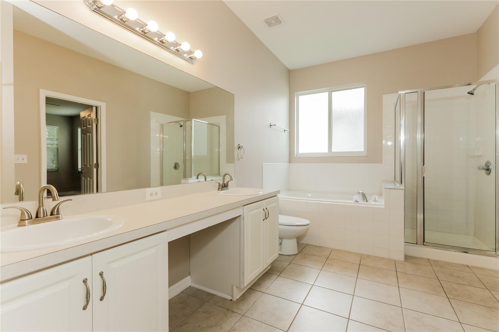 1035 Clearpointe Way Property Photo 10