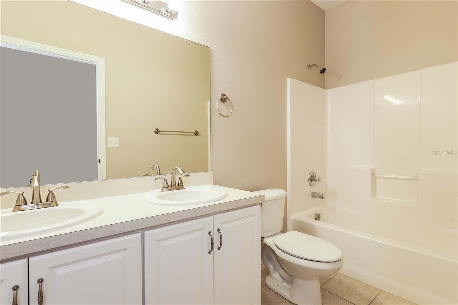 1035 Clearpointe Way Property Photo 12