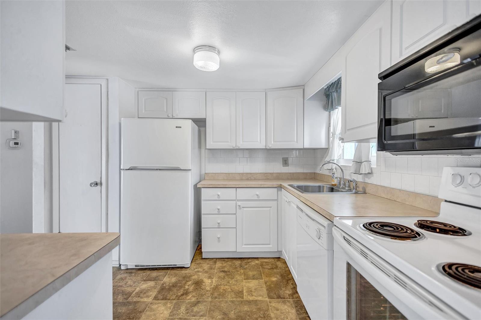2217 Sunset Dr #e27 Property Photo 8