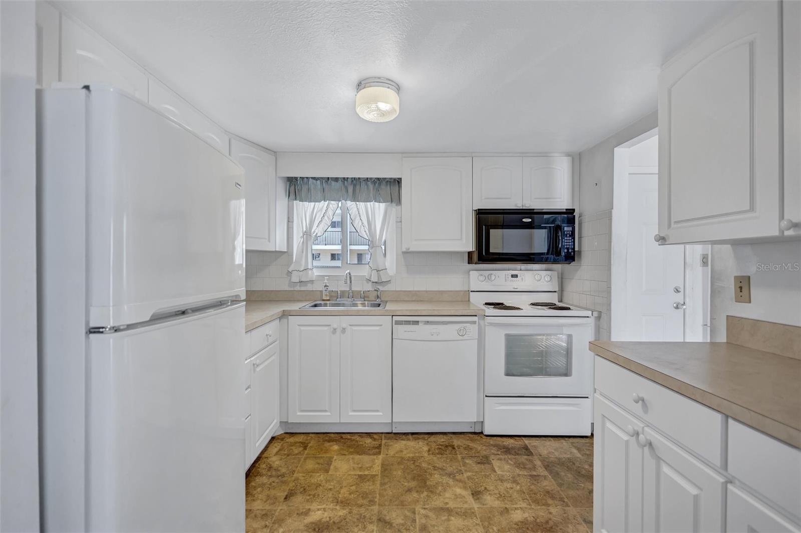 2217 Sunset Dr #e27 Property Photo 10