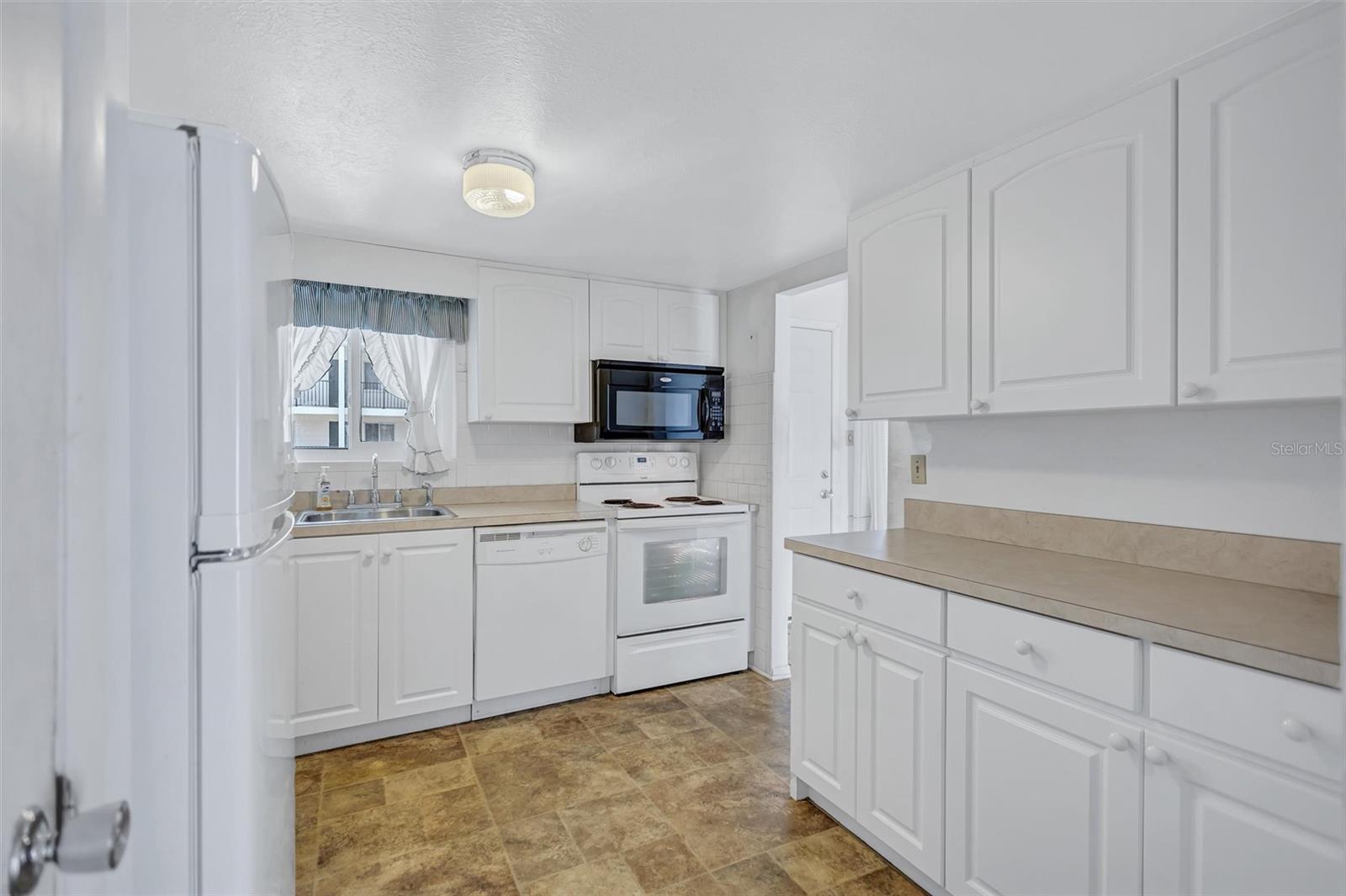 2217 Sunset Dr #e27 Property Photo 11