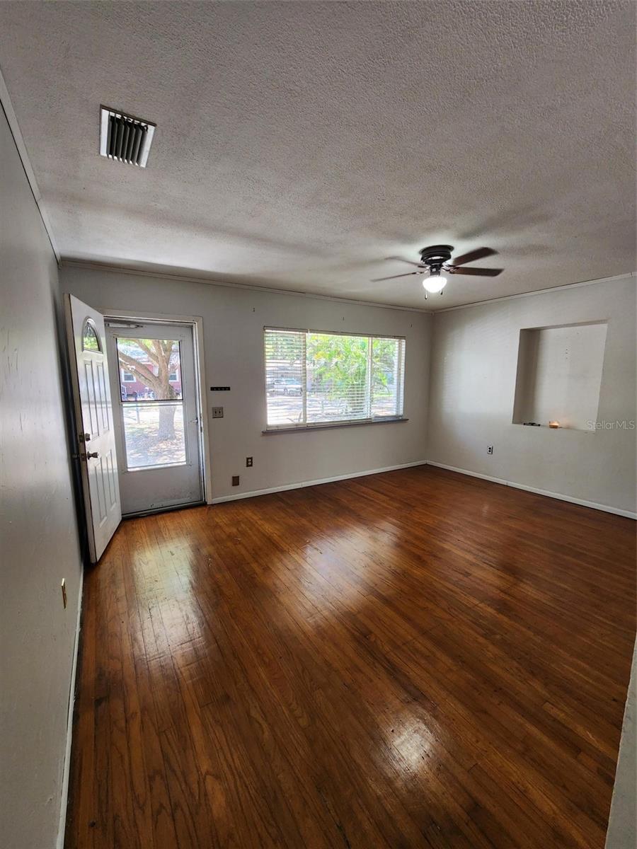 1608 Edna Ave Property Photo 3