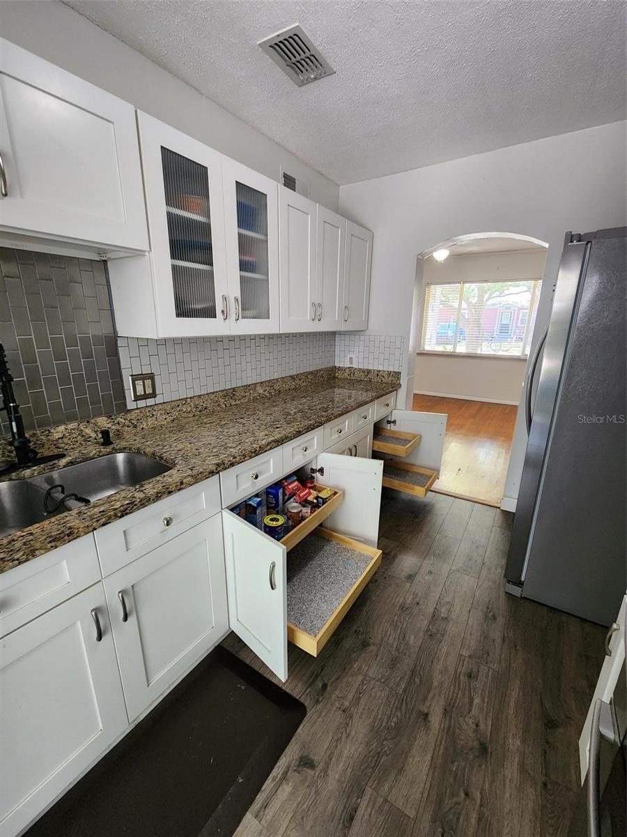 1608 Edna Ave Property Photo 8
