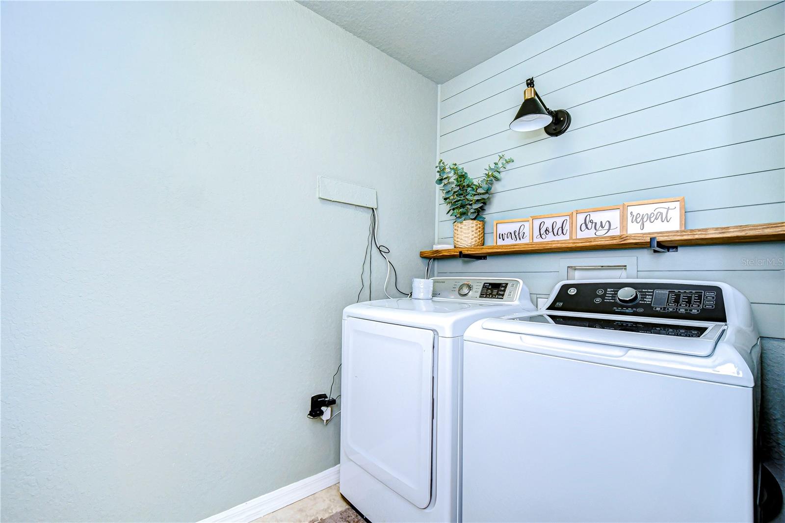 208 Elm View Ct Property Photo 25