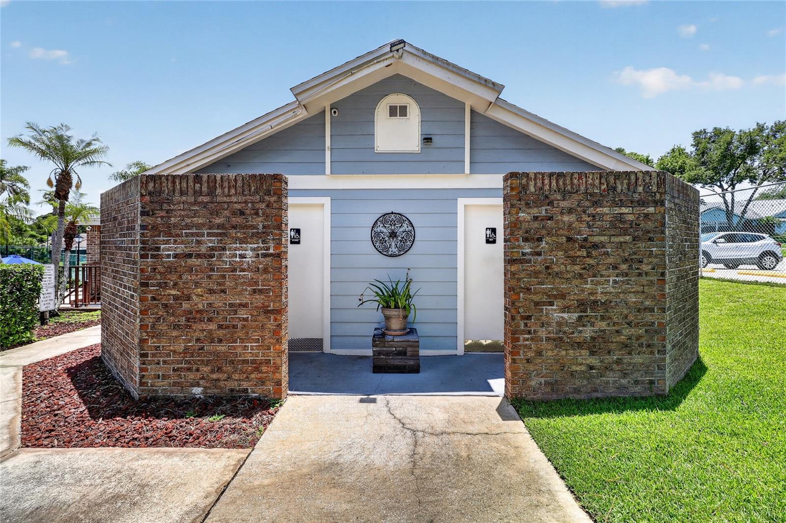 2370 Bentley Dr Property Photo 45