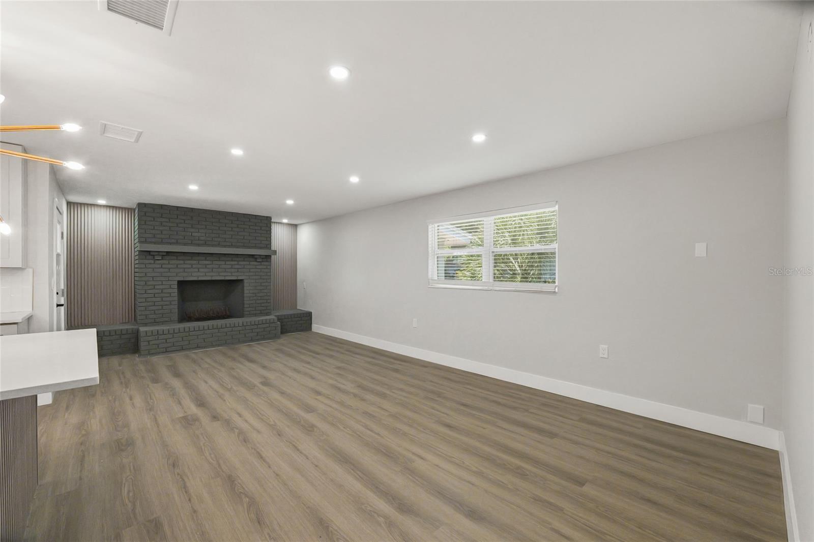 2952 Webley Dr Property Photo 10