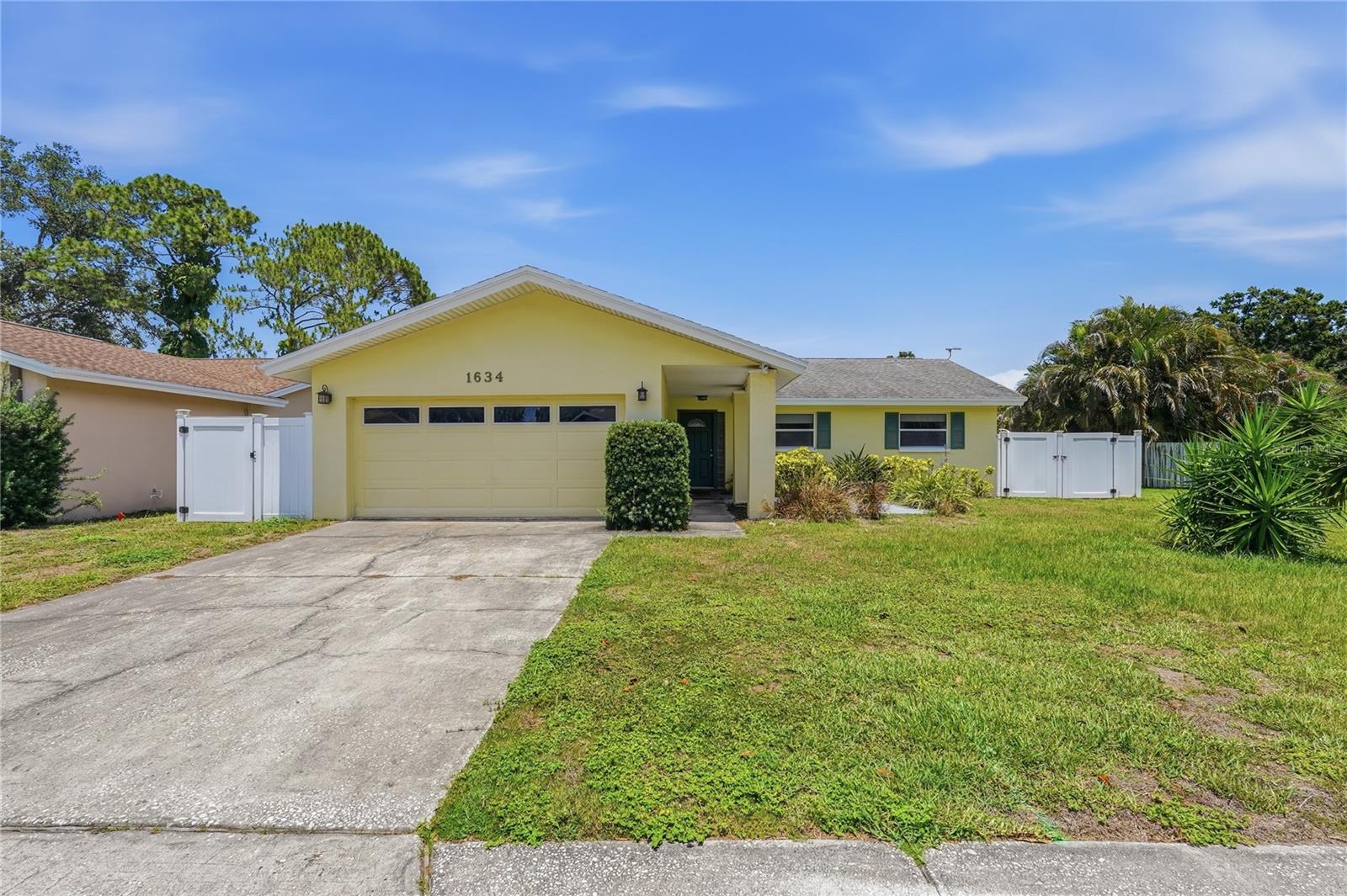 1634 Dale Cir N Property Photo 1
