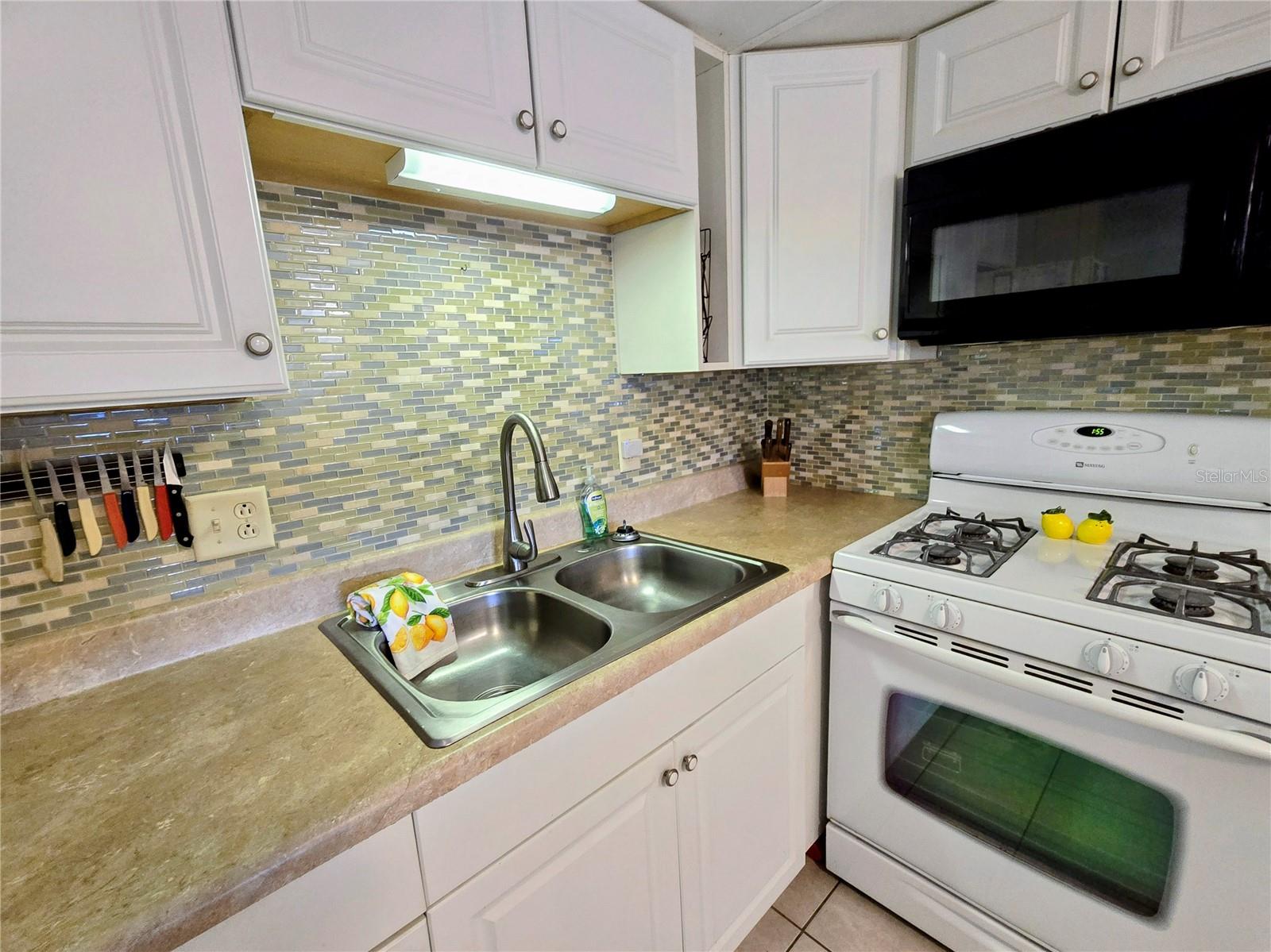 6235 Parksend Ln Property Photo 8