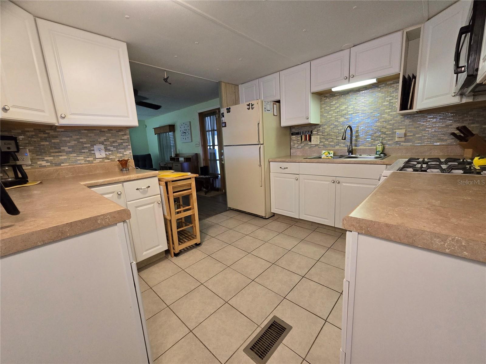 6235 Parksend Ln Property Photo 9