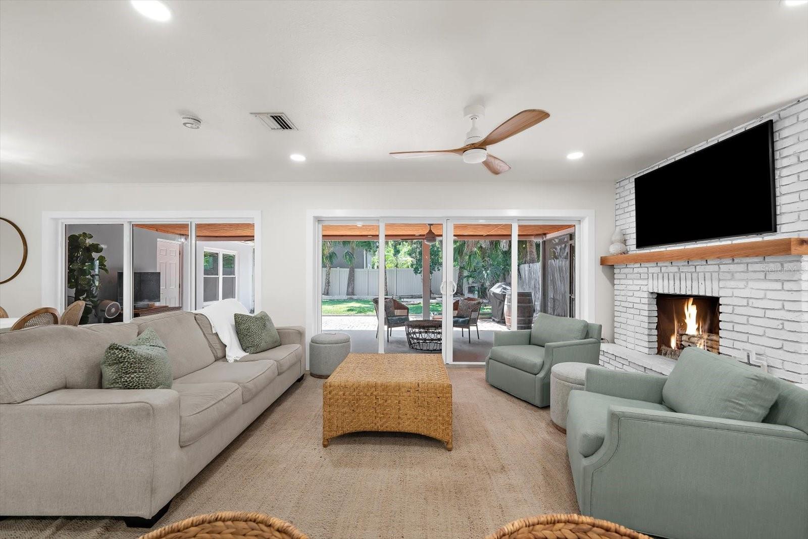 730 Bay Esplanade Property Photo 12