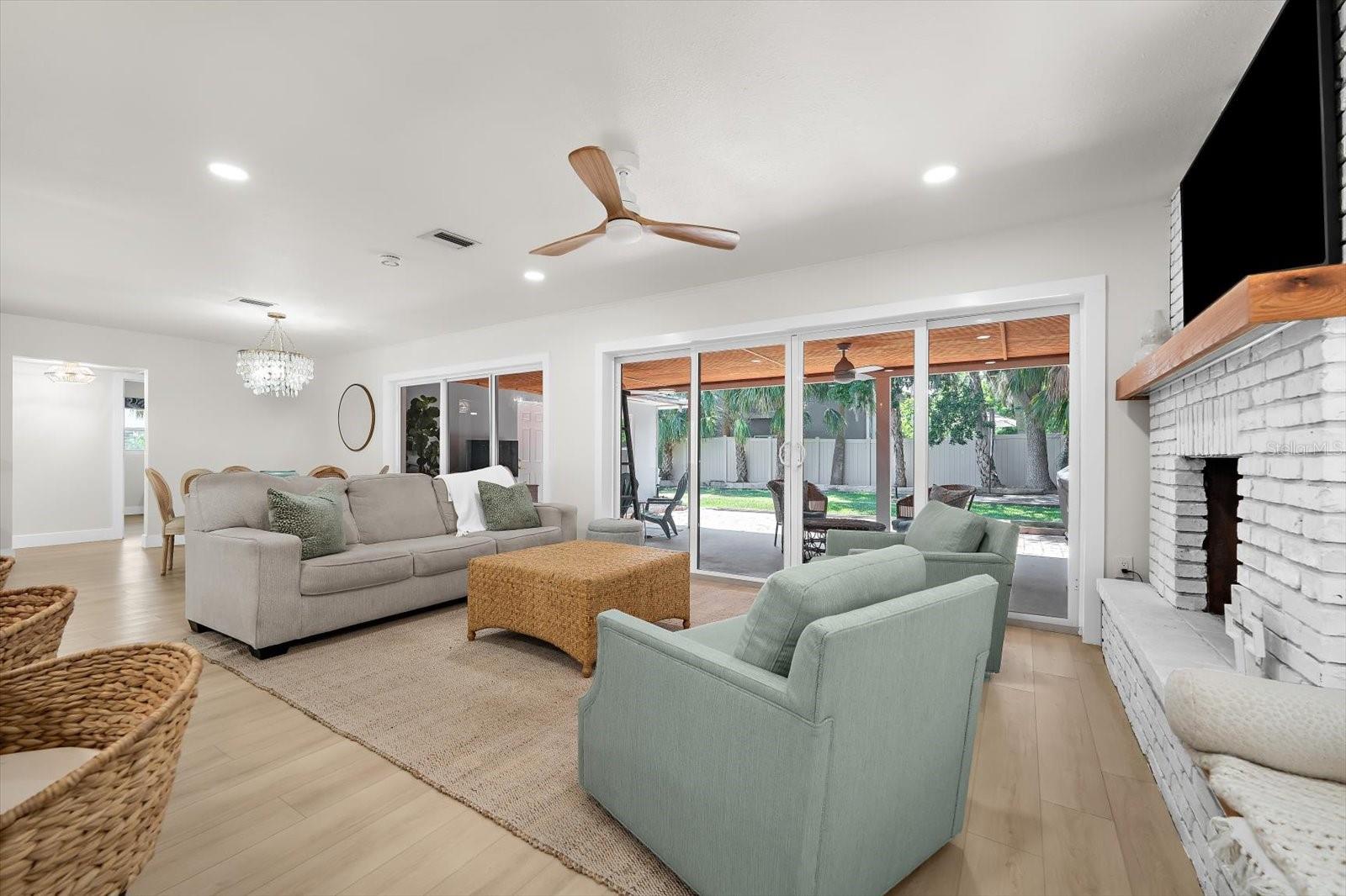 730 Bay Esplanade Property Photo 29