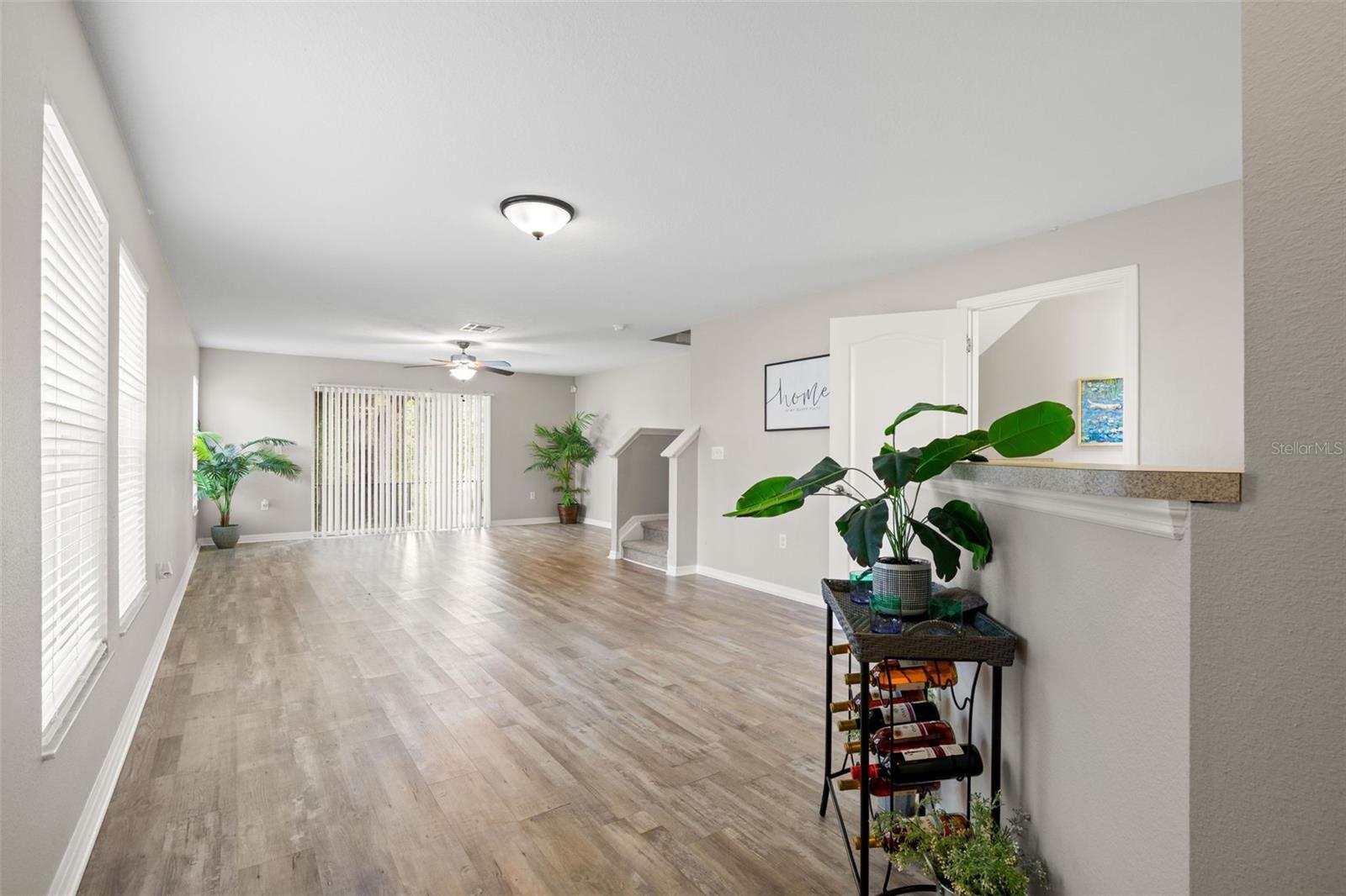 10924 Johanna Ave Property Photo 5