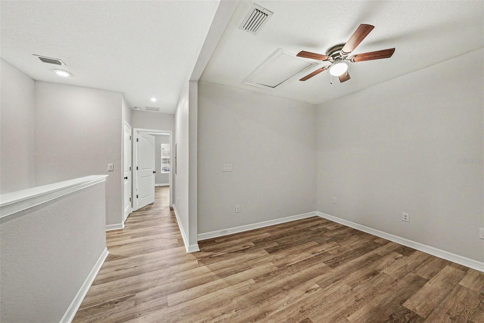 1124 Hillhurst Dr Property Photo 16