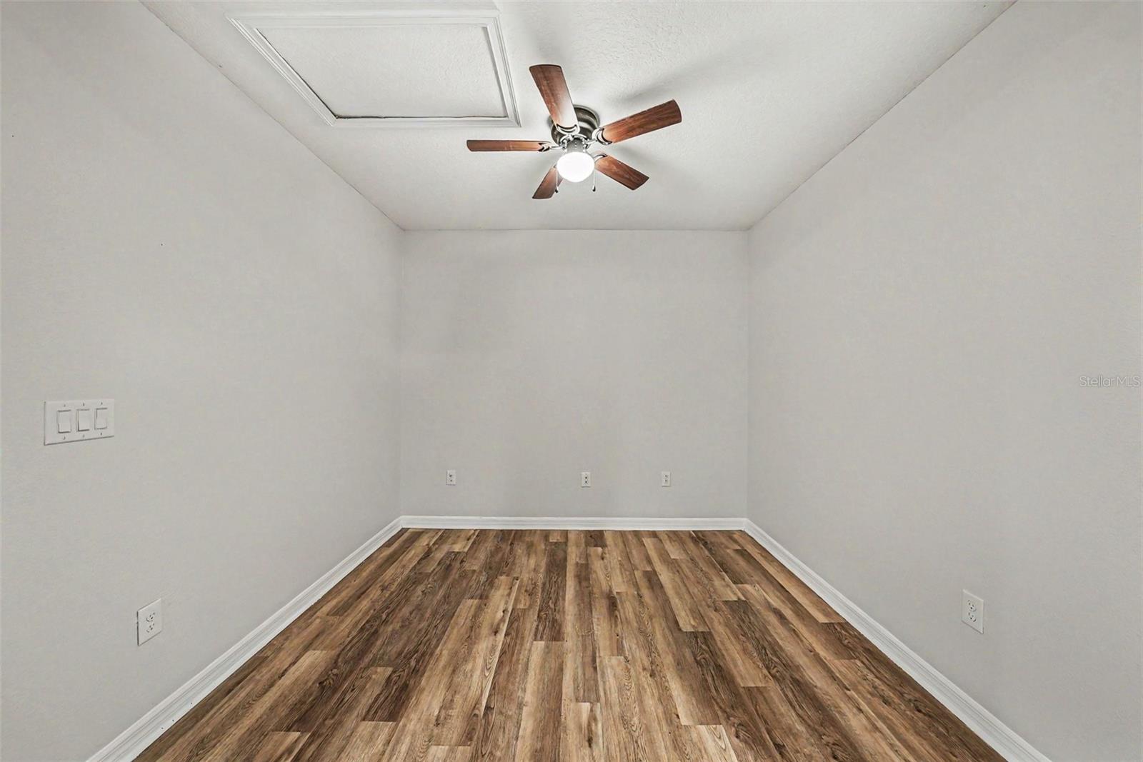 1124 Hillhurst Dr Property Photo 23