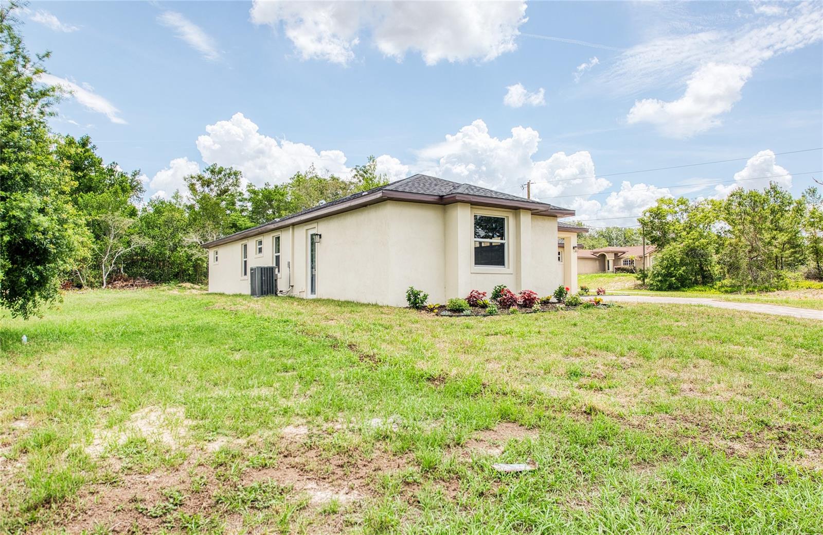 12027 Villa Rd Property Photo 4