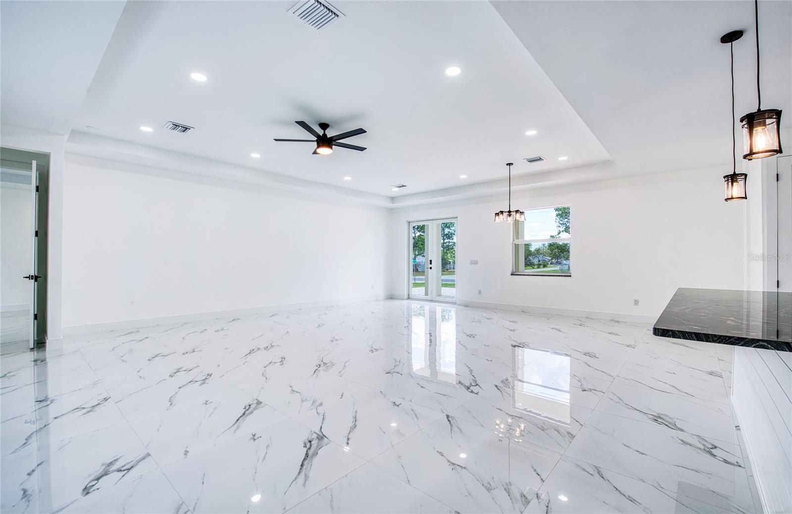 12027 Villa Rd Property Photo 10