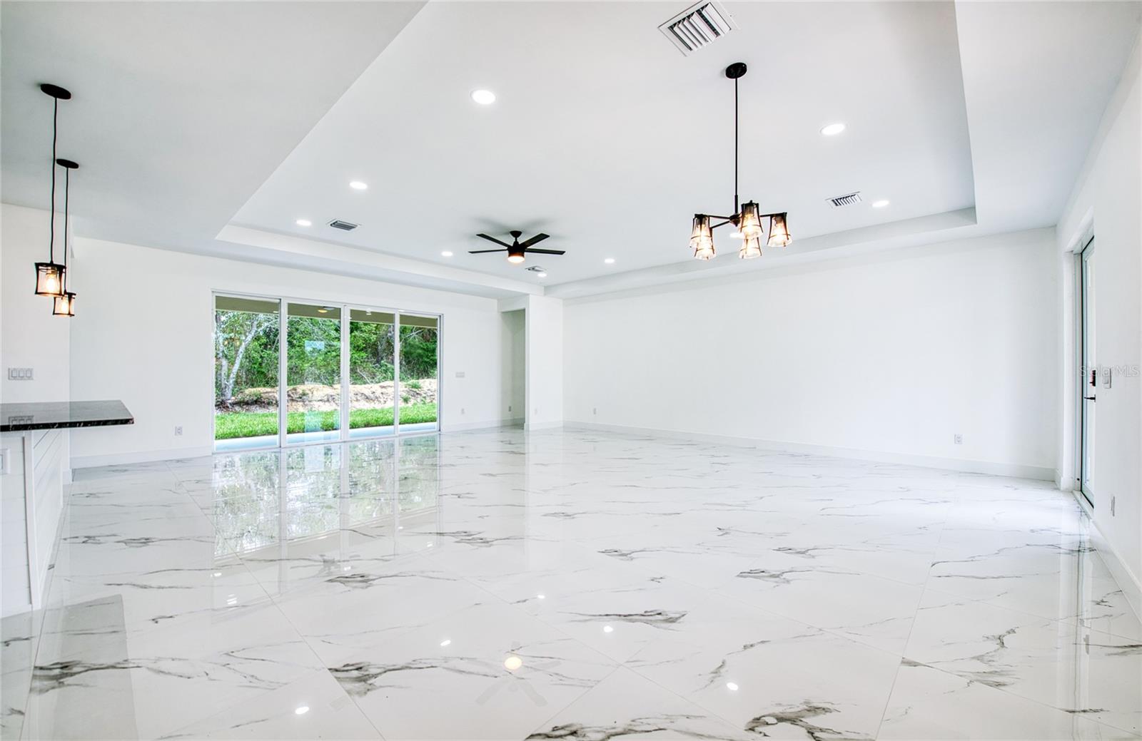 12027 Villa Rd Property Photo 14