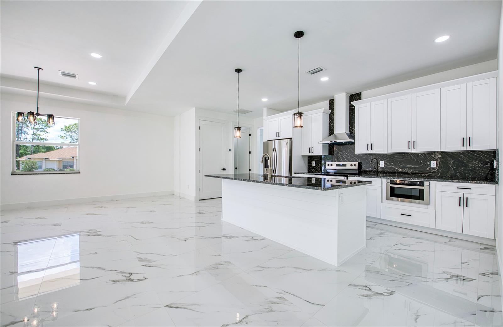 12027 Villa Rd Property Photo 15