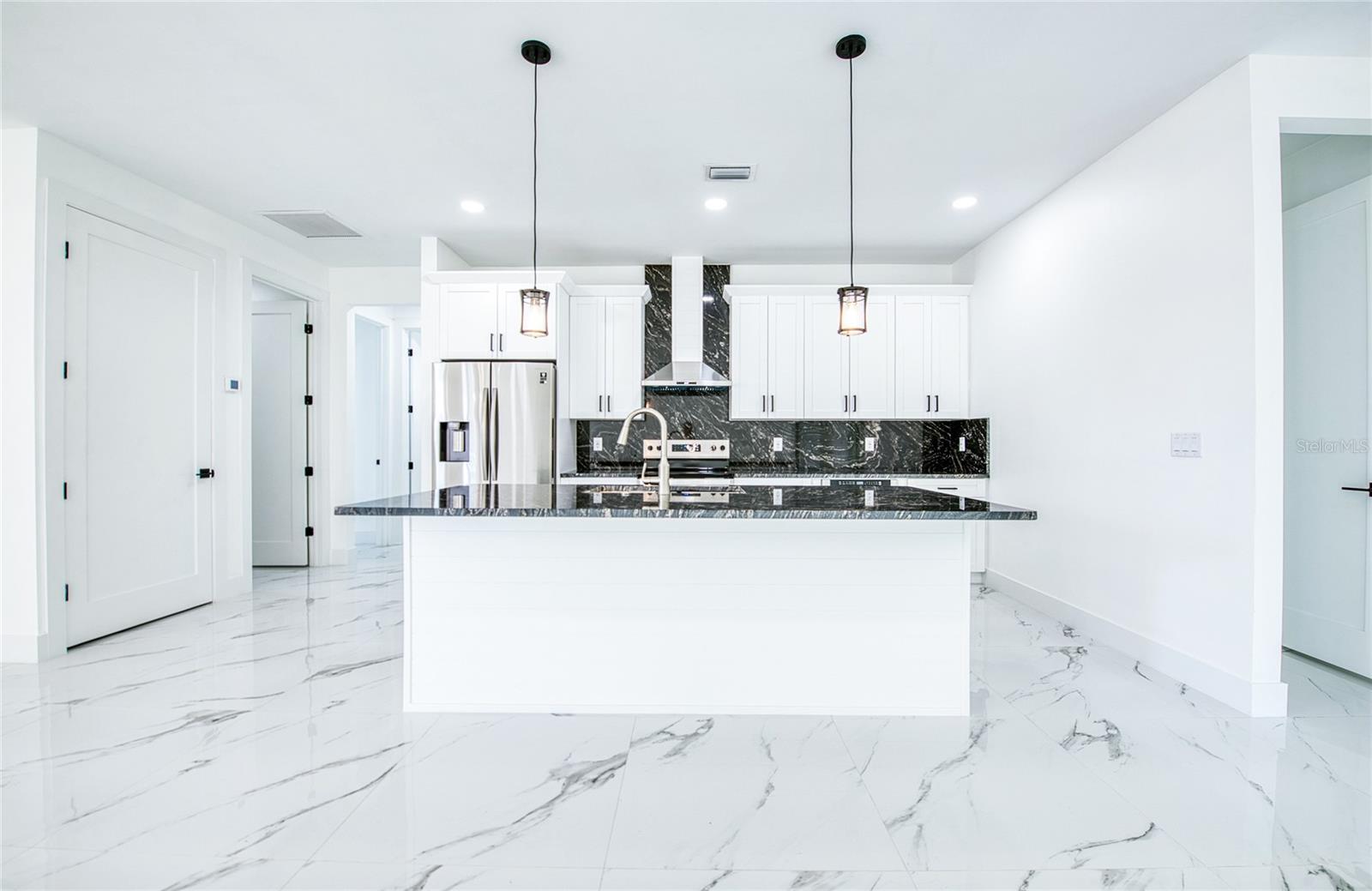 12027 Villa Rd Property Photo 16
