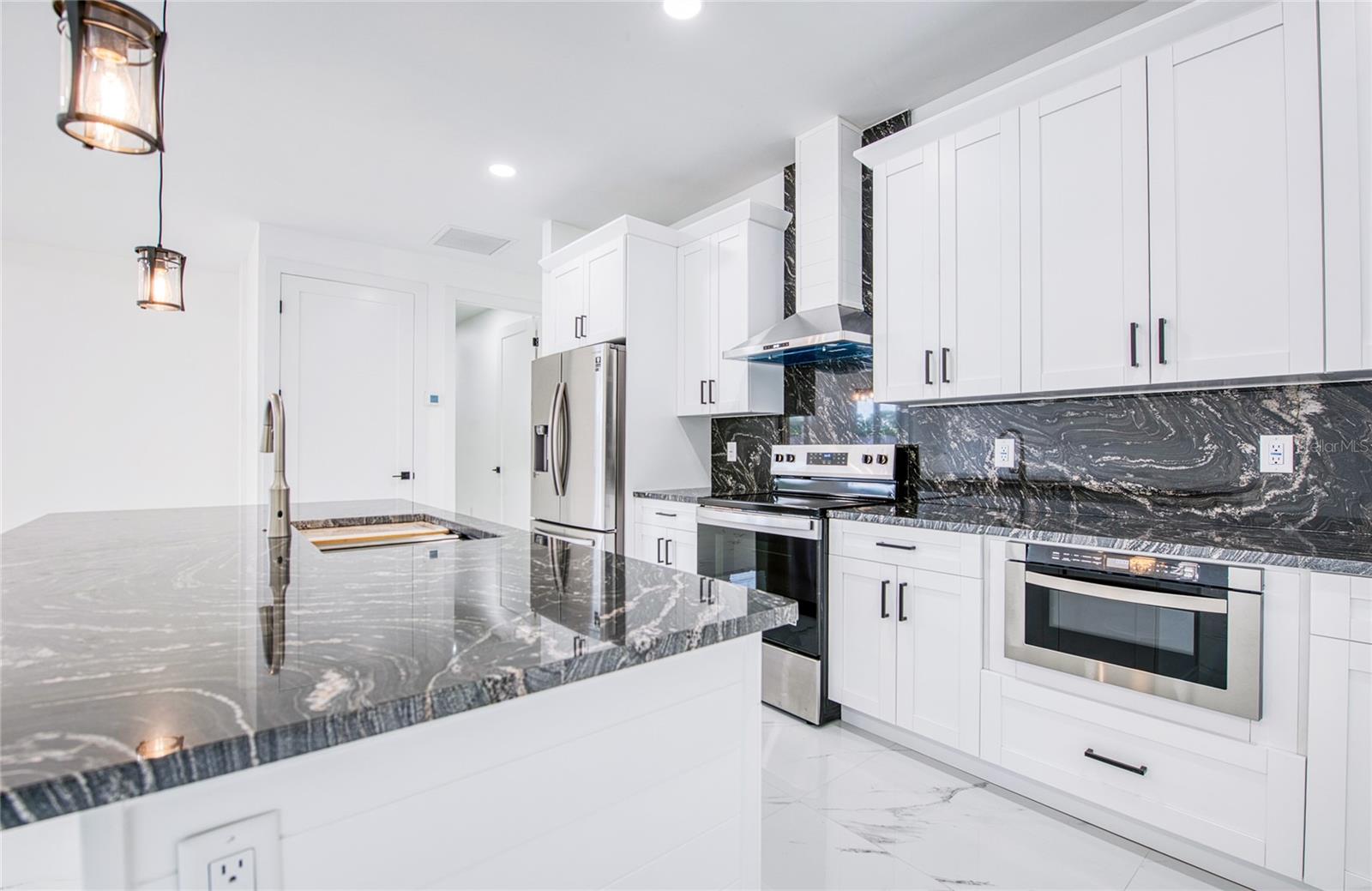 12027 Villa Rd Property Photo 19