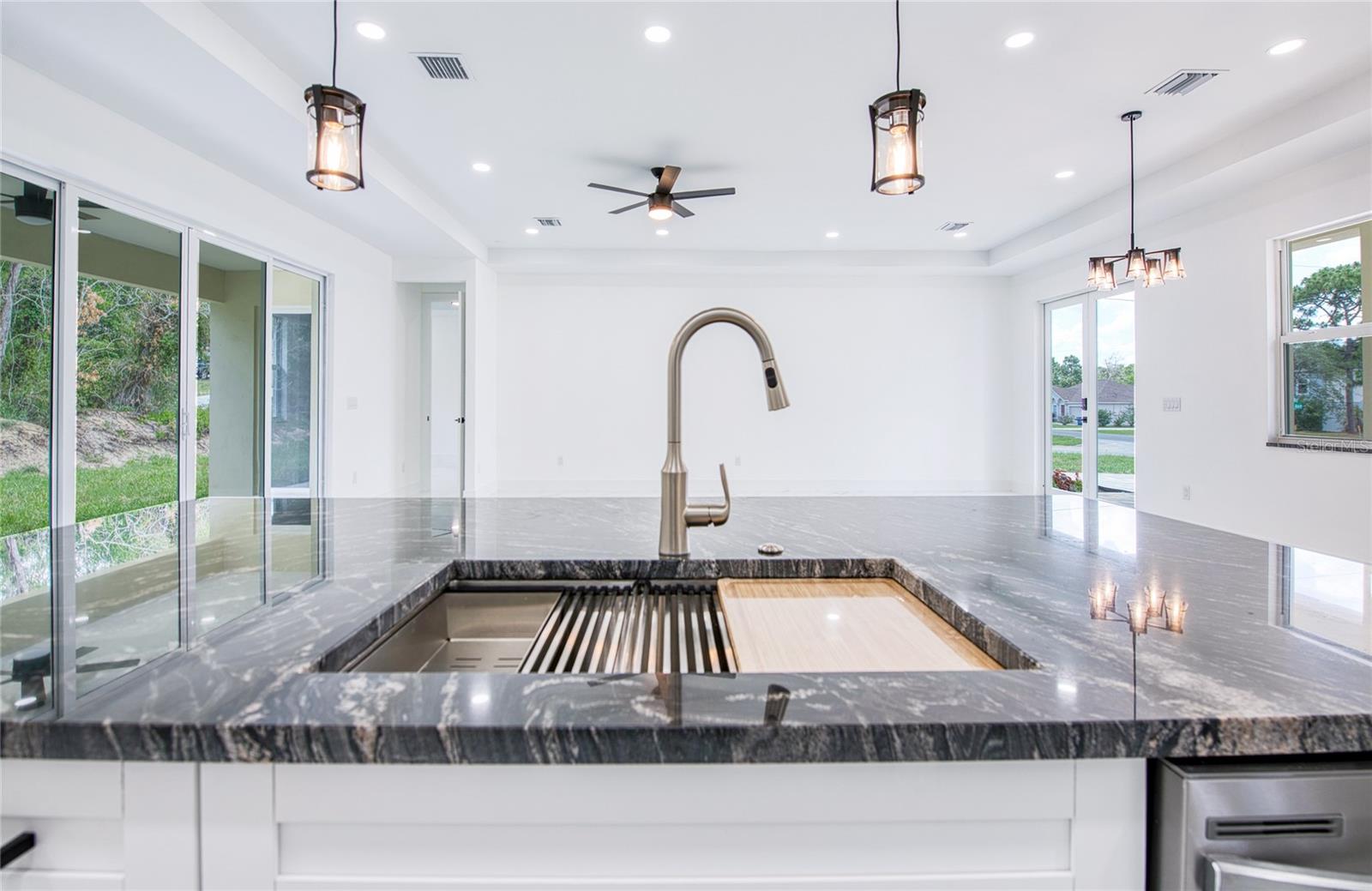 12027 Villa Rd Property Photo 20