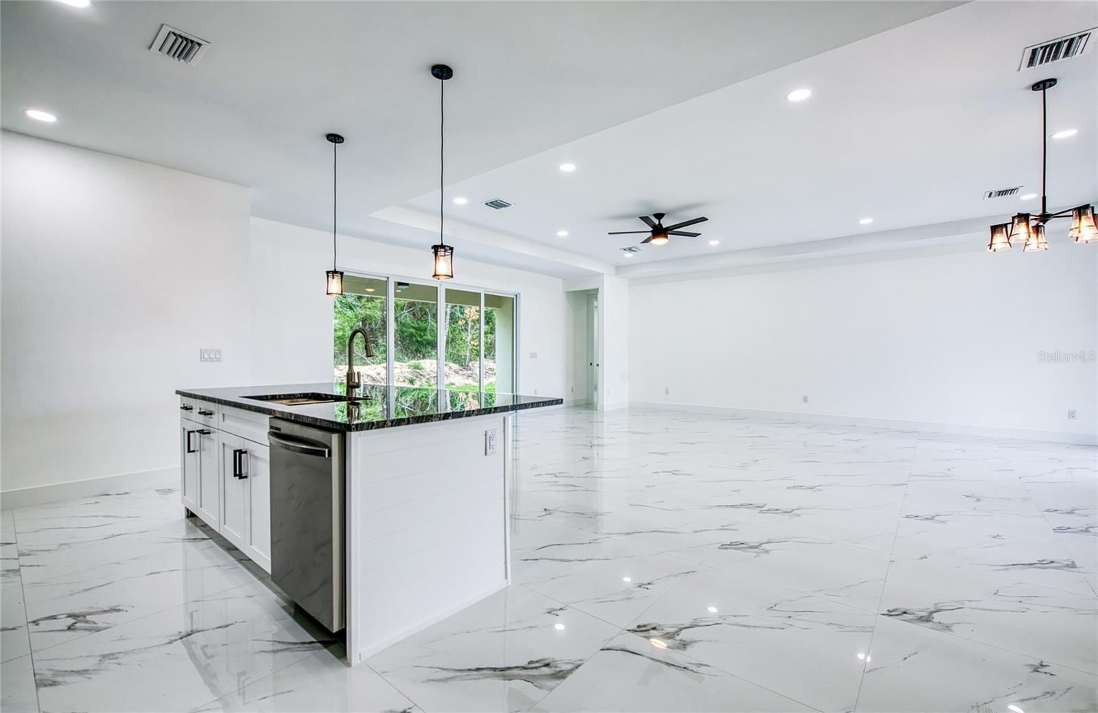 12027 Villa Rd Property Photo 21