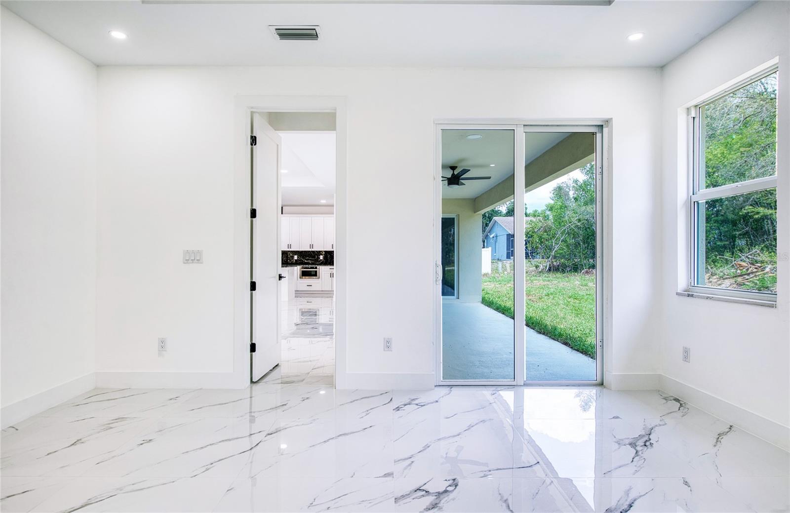 12027 Villa Rd Property Photo 25