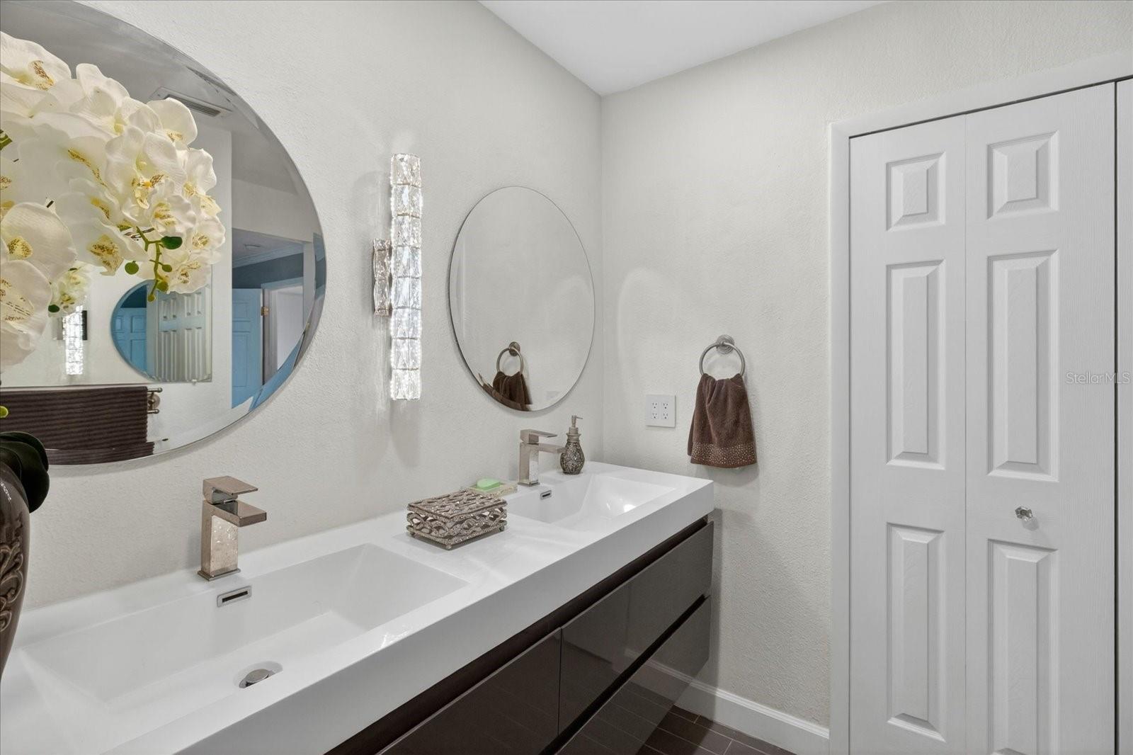 240 Windward Psge #1004 Property Photo 44