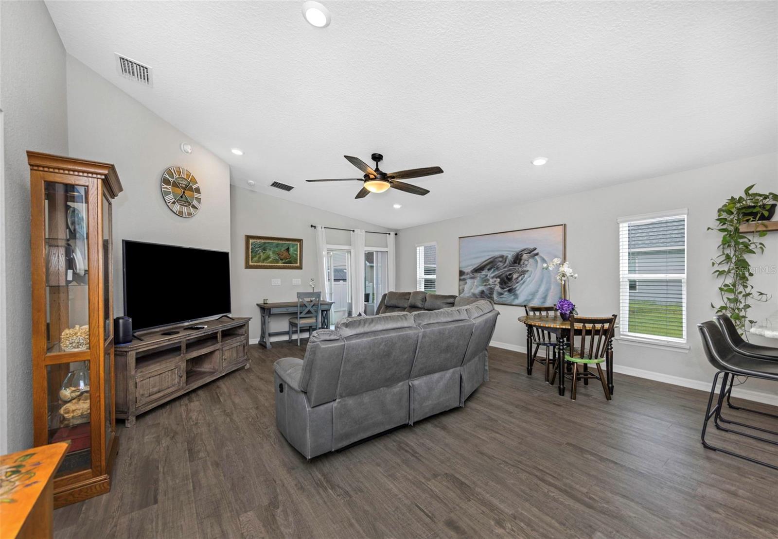3127 58th Way E Property Photo 2