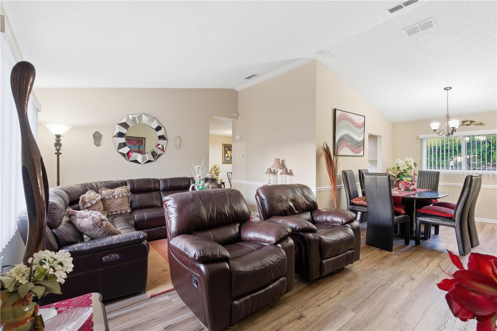 11241 Sw 77th Ct Property Photo 8