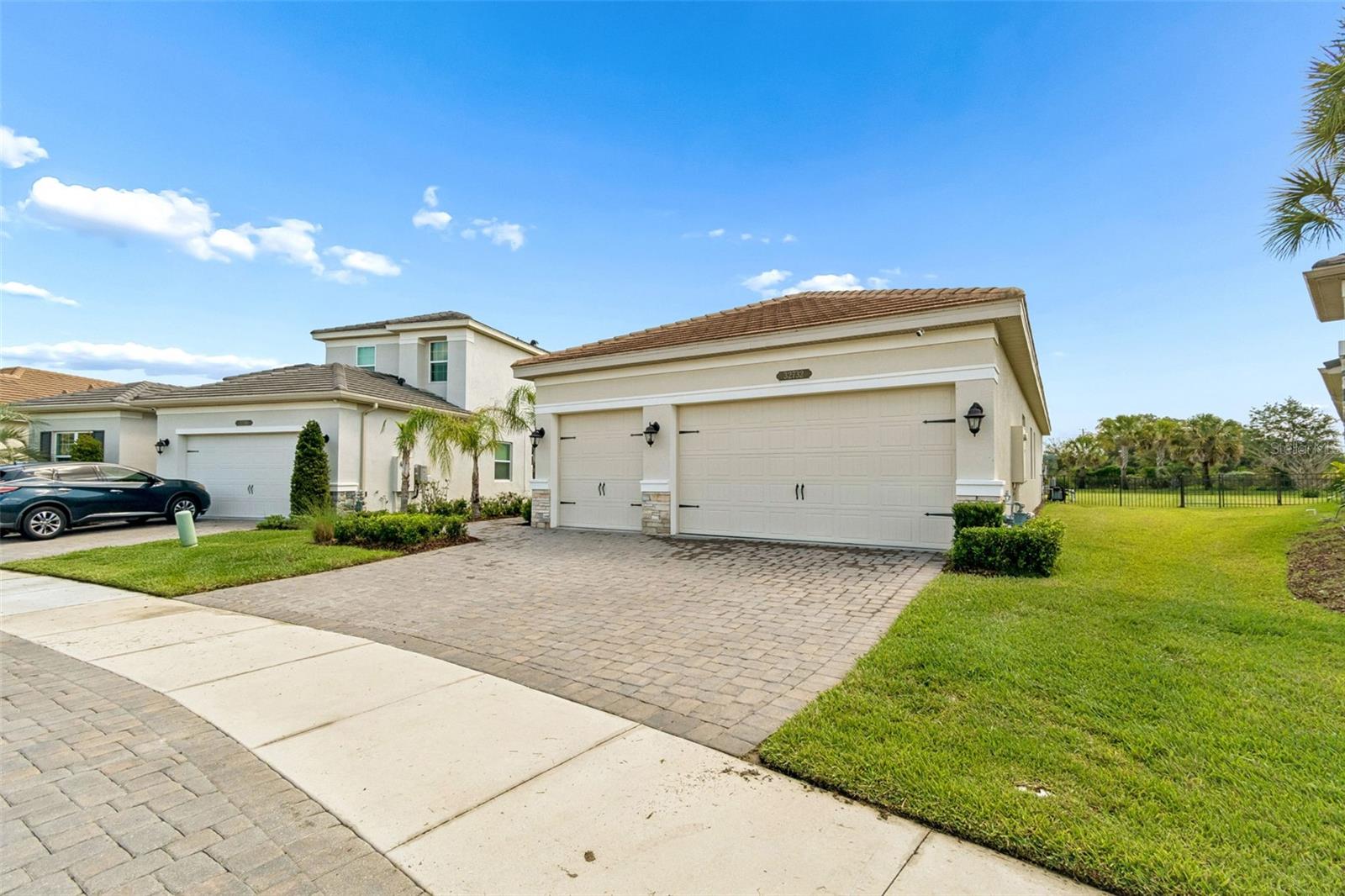 32732 Tree Of Life Ave Property Photo 3