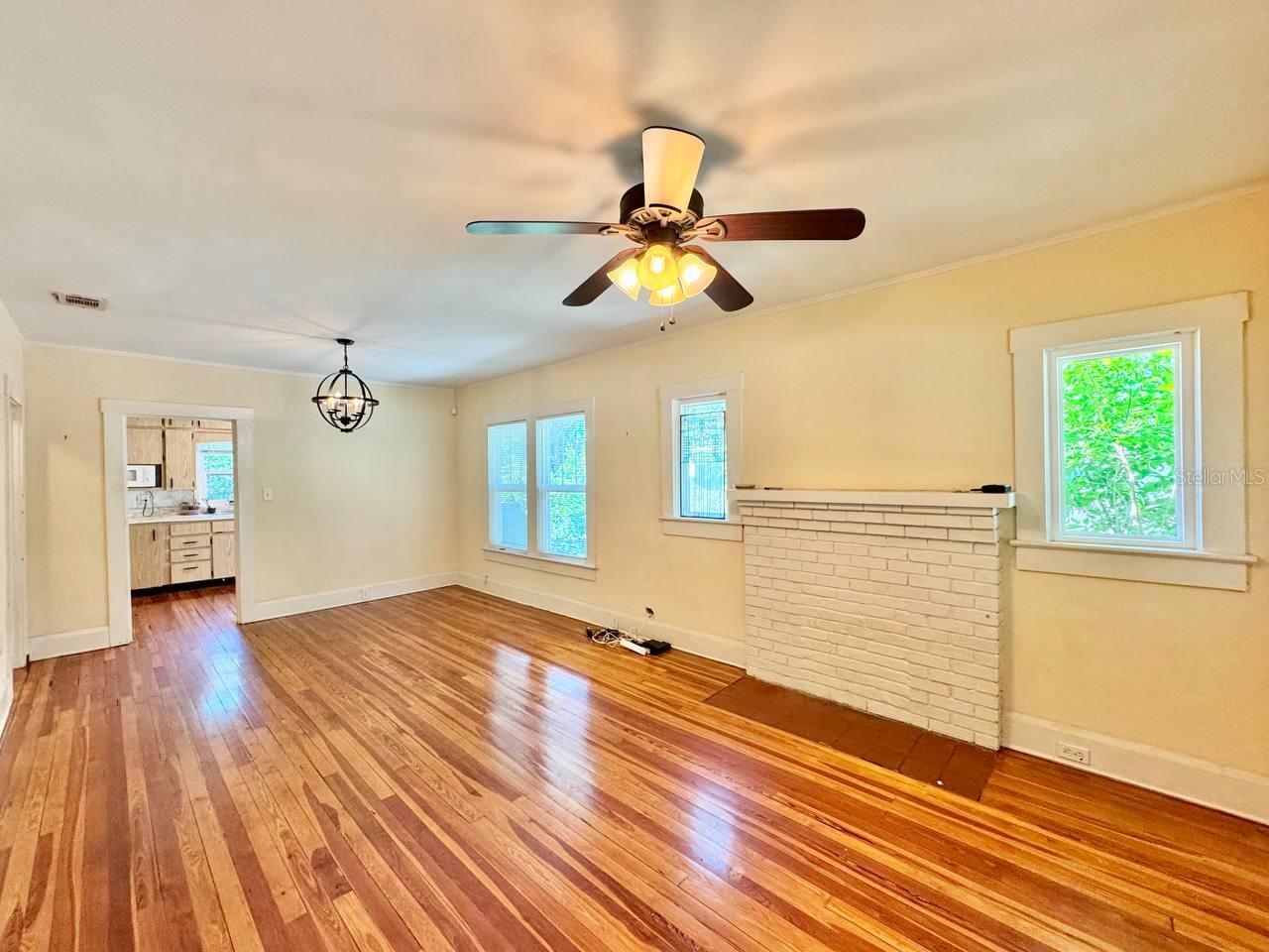 1215 E Mohawk Ave Property Photo 2