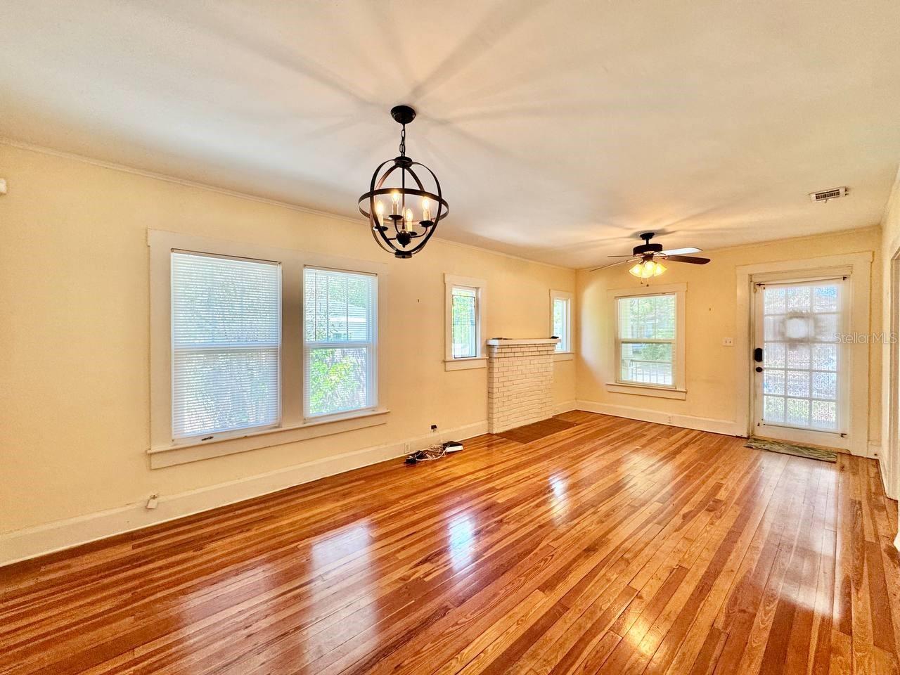 1215 E Mohawk Ave Property Photo 3