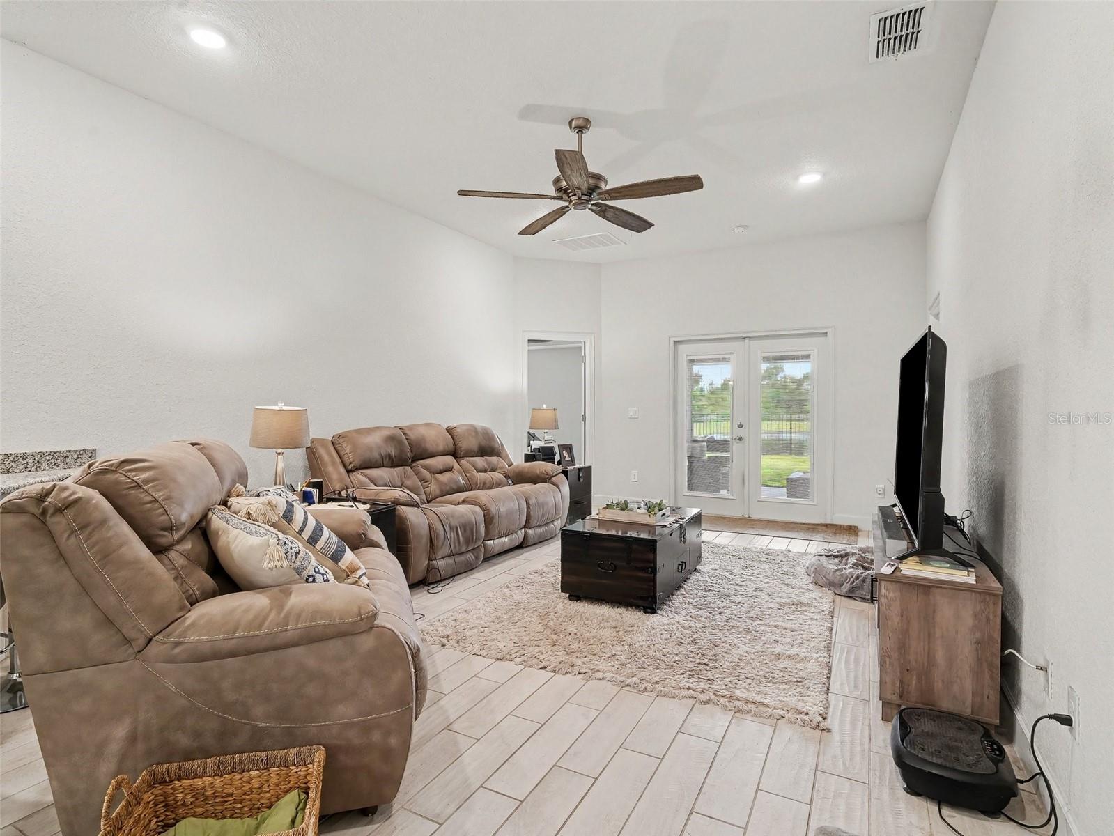 16137 61st Ln E Property Photo 4