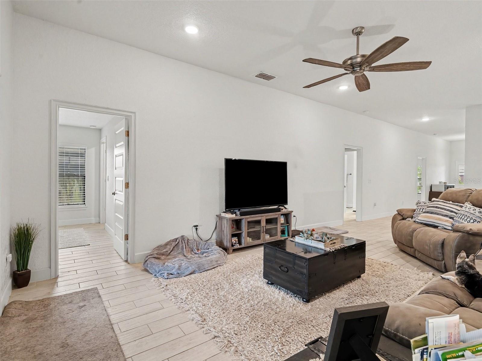 16137 61st Ln E Property Photo 5