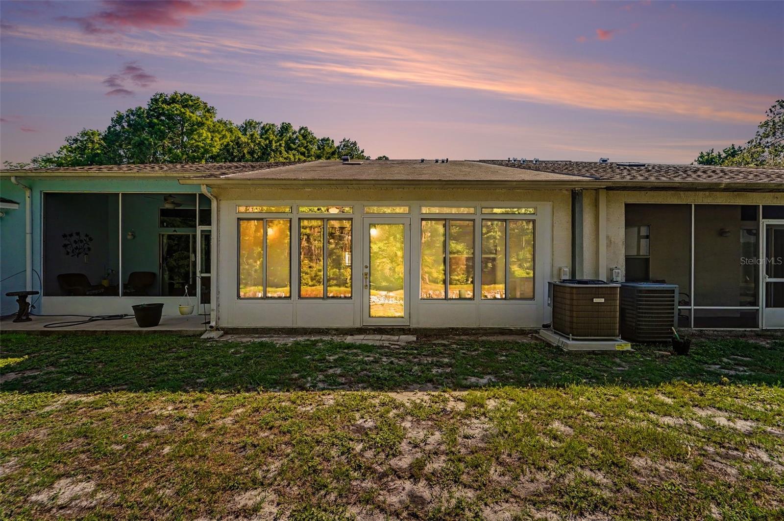 12514 Hollybrook Ln Property Photo 3