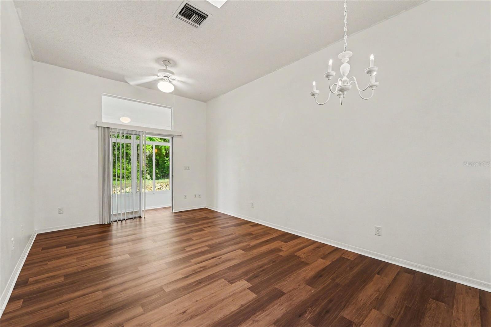12514 Hollybrook Ln Property Photo 9